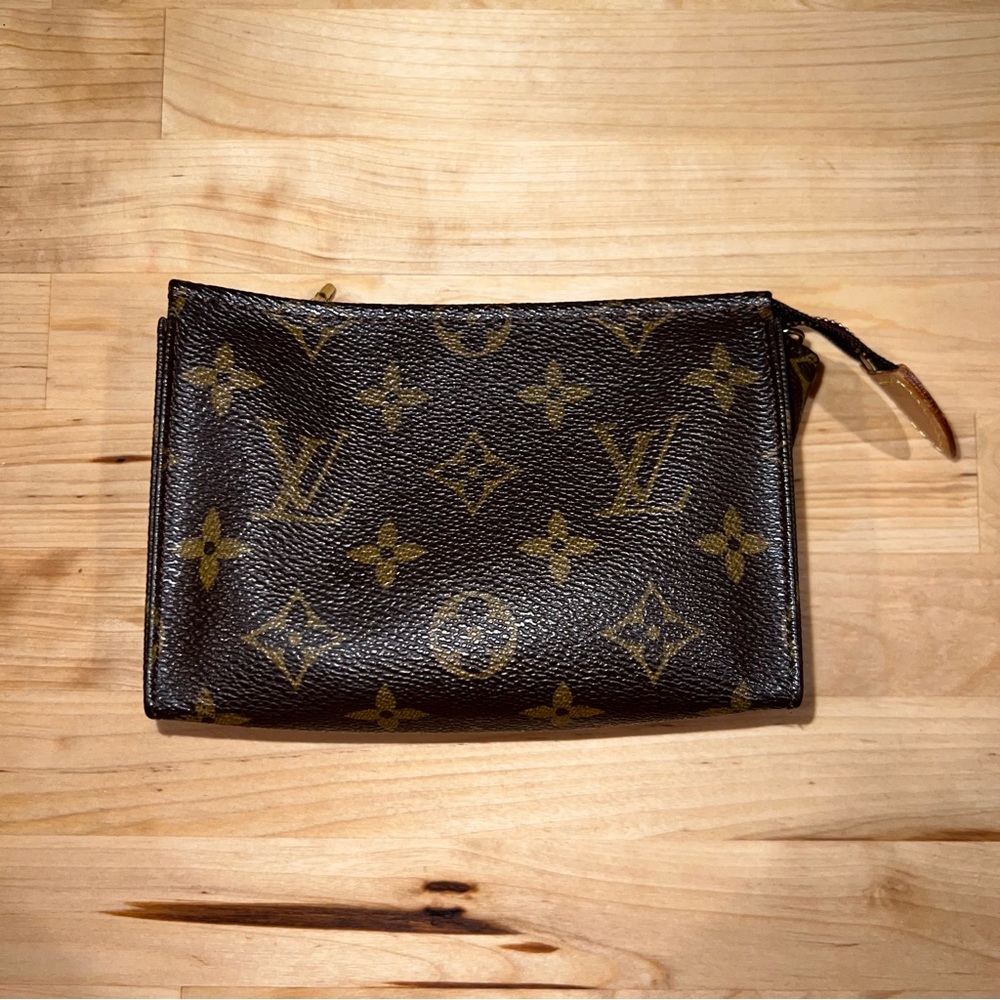 Louis Vuitton Monogram Poche Toilette 15 Cosmetics Pouch